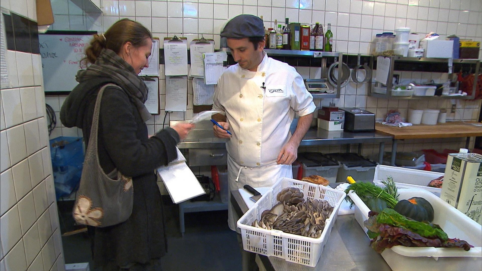 Une trentaine de restaurateurs achètent des champignons de cette petite entreprise montréalaise. Une trentaine de restaurateurs achètent des champignons de cette petite entreprise montréalaise.