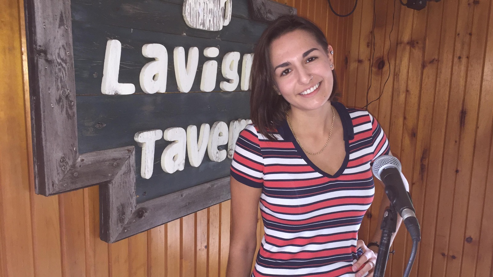 Chanelle Albert à l'habitude de se produire à la Taverne Lavigne. Chanelle Albert à l'habitude de se produire à la Taverne Lavigne.
