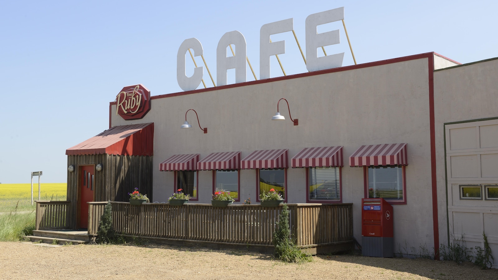The Ruby, le café où se passe une bonne partie de l'émission « Corner Gas ». The Ruby, le café où se passe une bonne partie de l'émission « Corner Gas ».