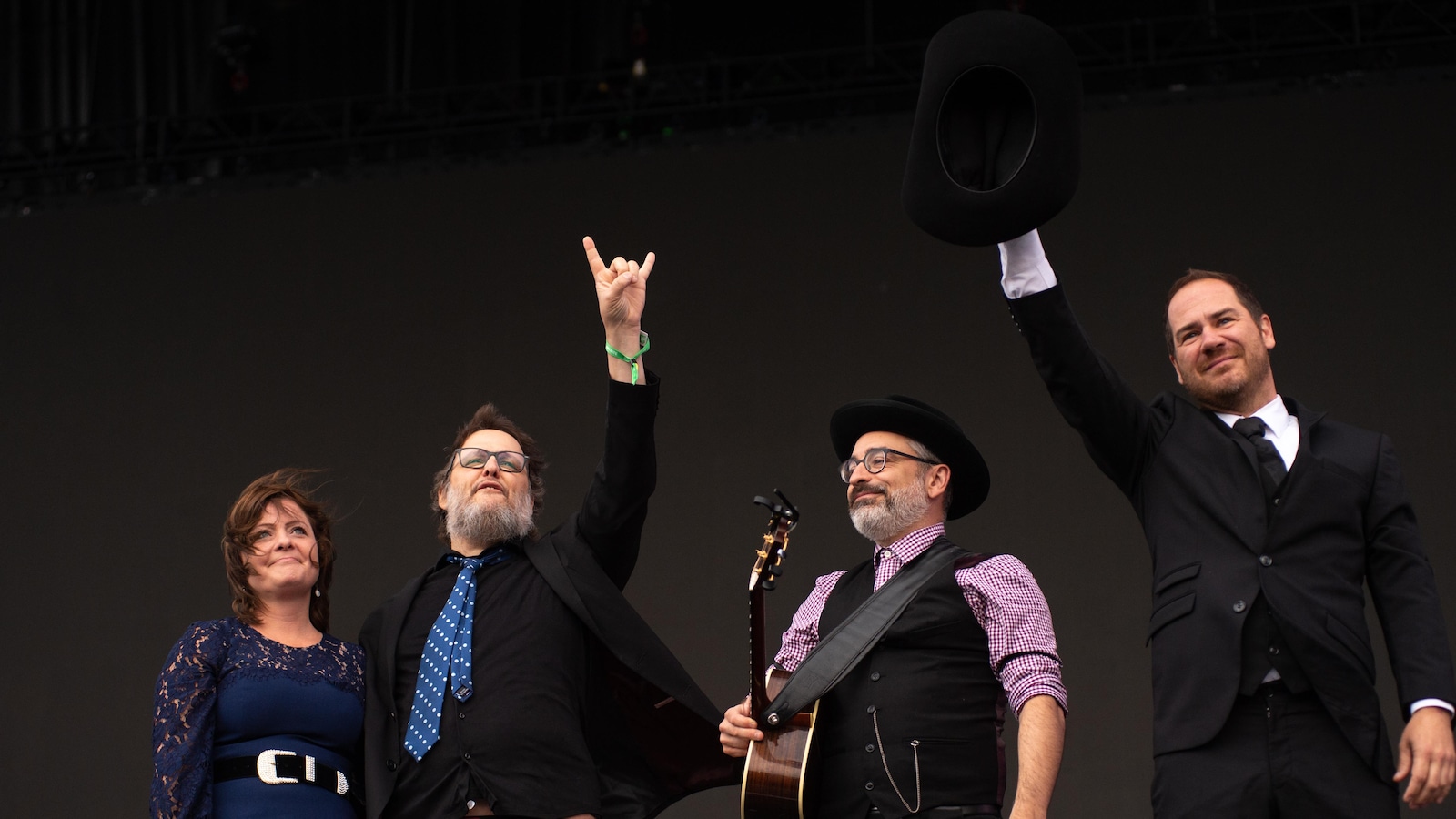 Marie-Annick Lépine, Karl Tremblay, Jean-François Pauzé et Jérôme Dupras étaient émotifs sur scène à la suite de l'annonce de l'annulation de leur spectacle au Festival d'été.