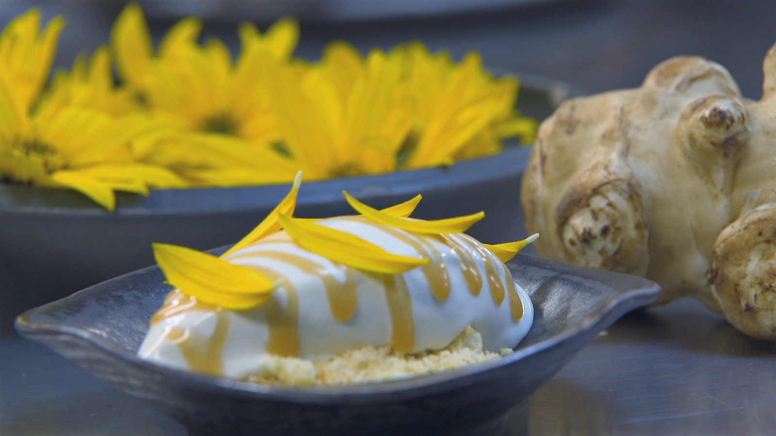 Une boule de crème glacée au topinambour Une boule de crème glacée au topinambour