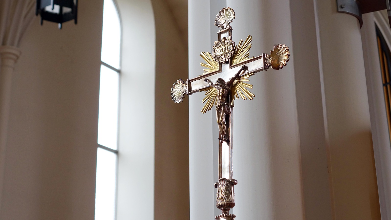 Un crucifix dans la cathédrale de Rimouski Un crucifix dans la cathédrale de Rimouski