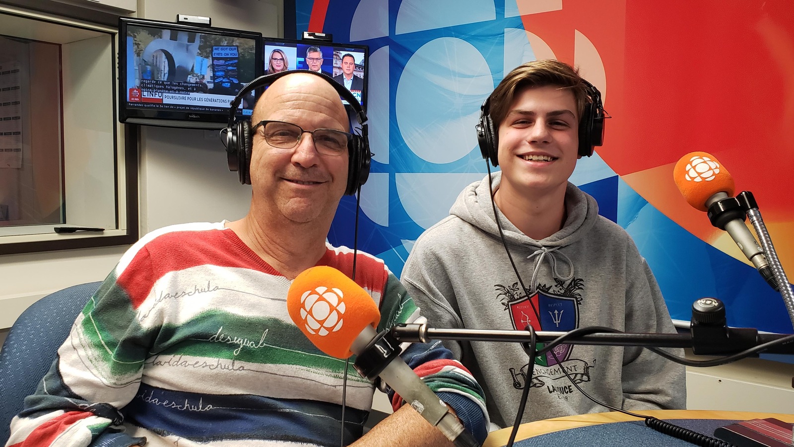 Denis Caouette et Élie Girard en studio. Denis Caouette et Élie Girard en studio.