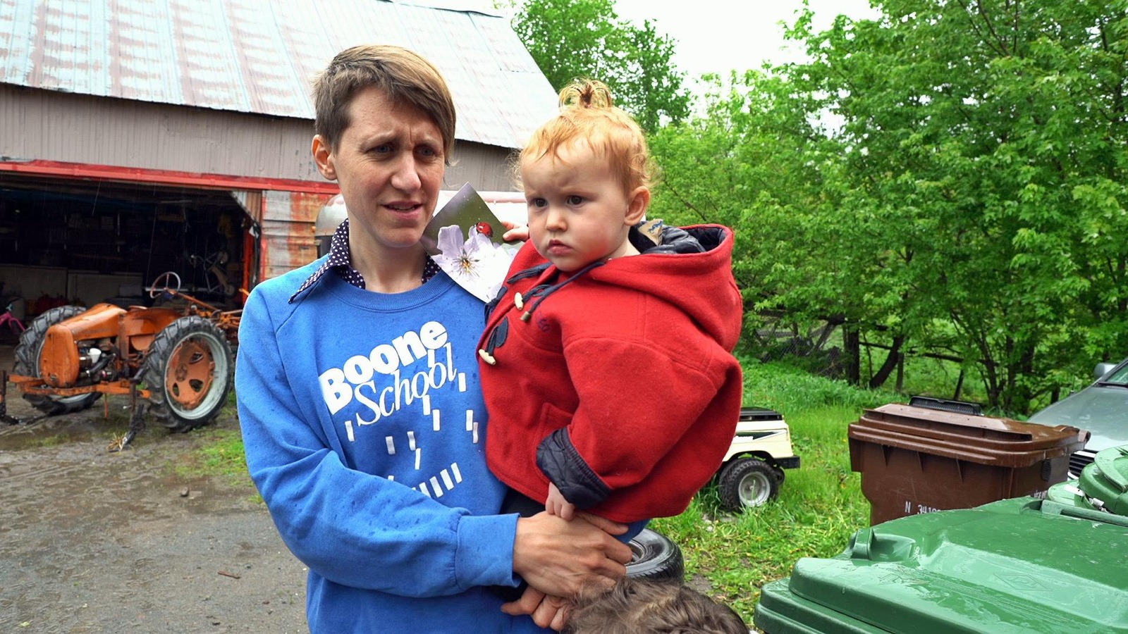 Portrait de Eby avec sa petite fille dans les bras Portrait de Eby avec sa petite fille dans les bras
