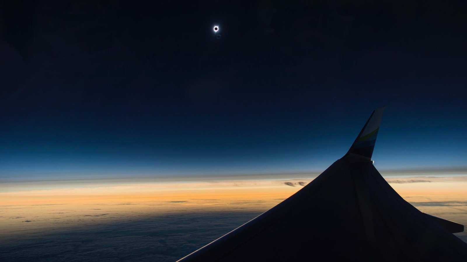 L'éclipse solaire totale vue du haut des airs. L'éclipse solaire totale vue du haut des airs.