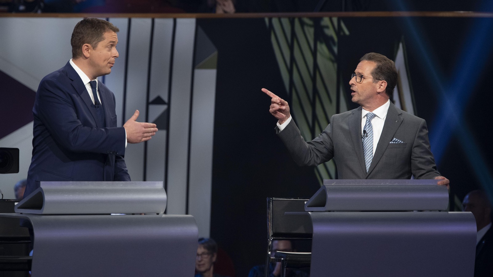 Échanges vifs entre le chef du Bloc québécois, Yves-François Blanchet, et le chef du Parti conservateur, Andrew Scheer. Échanges vifs entre le chef du Bloc québécois, Yves-François Blanchet, et le chef du Parti conservateur, Andrew Scheer.