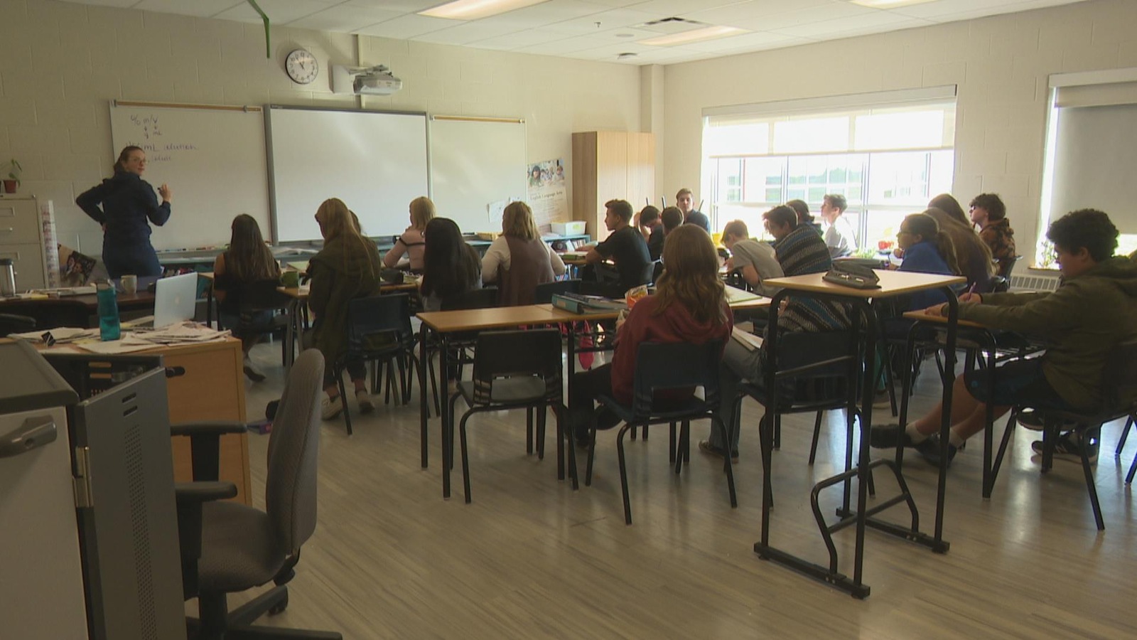 Certaines classes de l'école François-Buote comptent jusqu'à 27 élèves. Dans le passé, le nombre moyen était de 15. Certaines classes de l'école François-Buote comptent jusqu'à 27 élèves. Dans le passé, le nombre moyen était de 15.