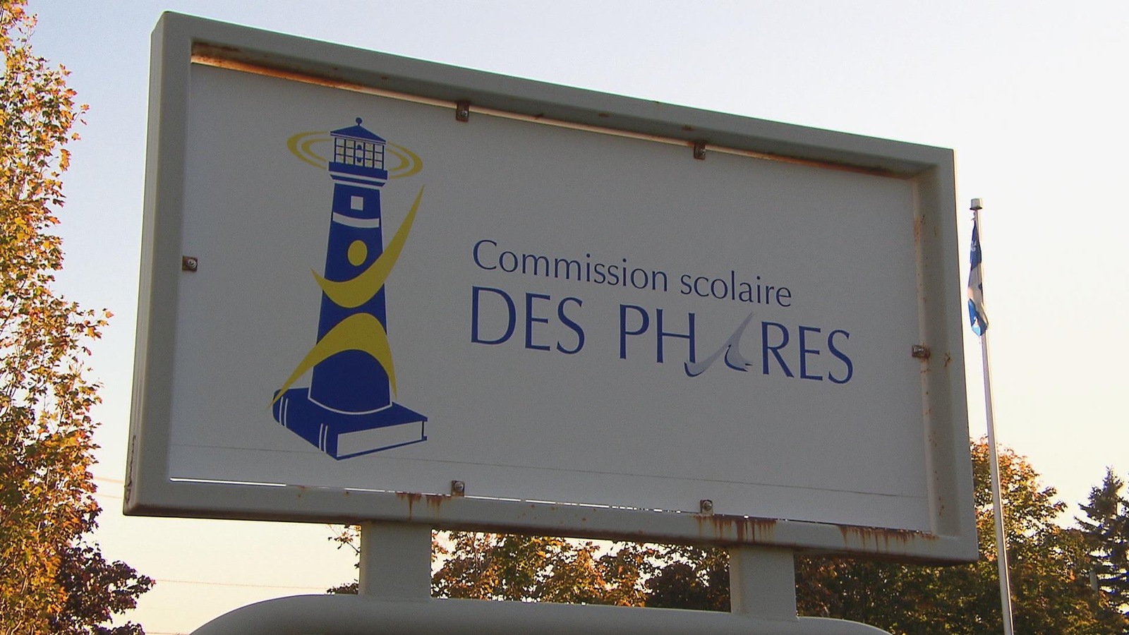 Enseigne de la Commission scolaire des Phares. Enseigne de la Commission scolaire des Phares.
