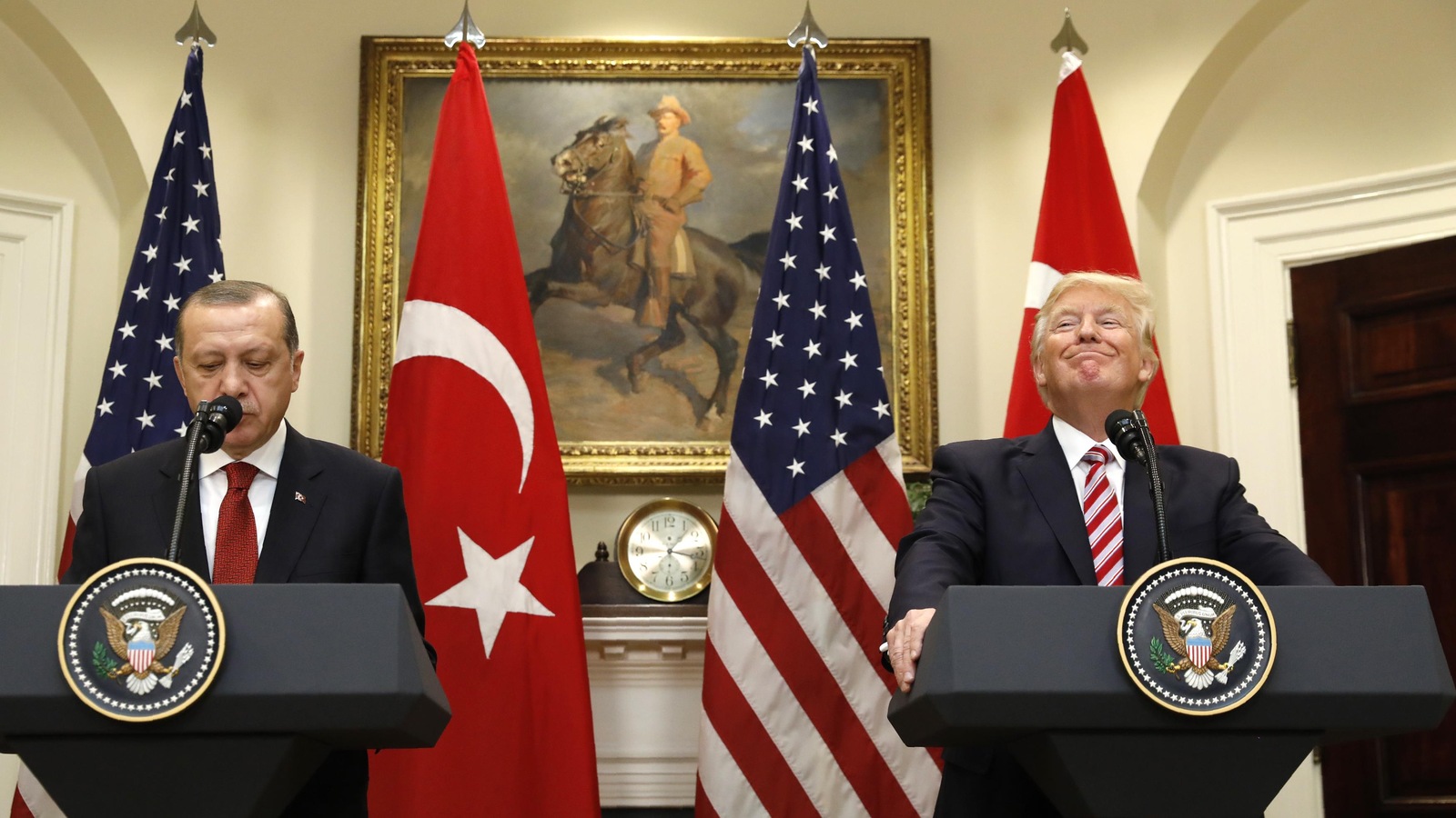 Recep Tayyip Erdogan et Donald Trump lors d'une conférence de presse à la Maison-Blanche. Recep Tayyip Erdogan et Donald Trump lors d'une conférence de presse à la Maison-Blanche.