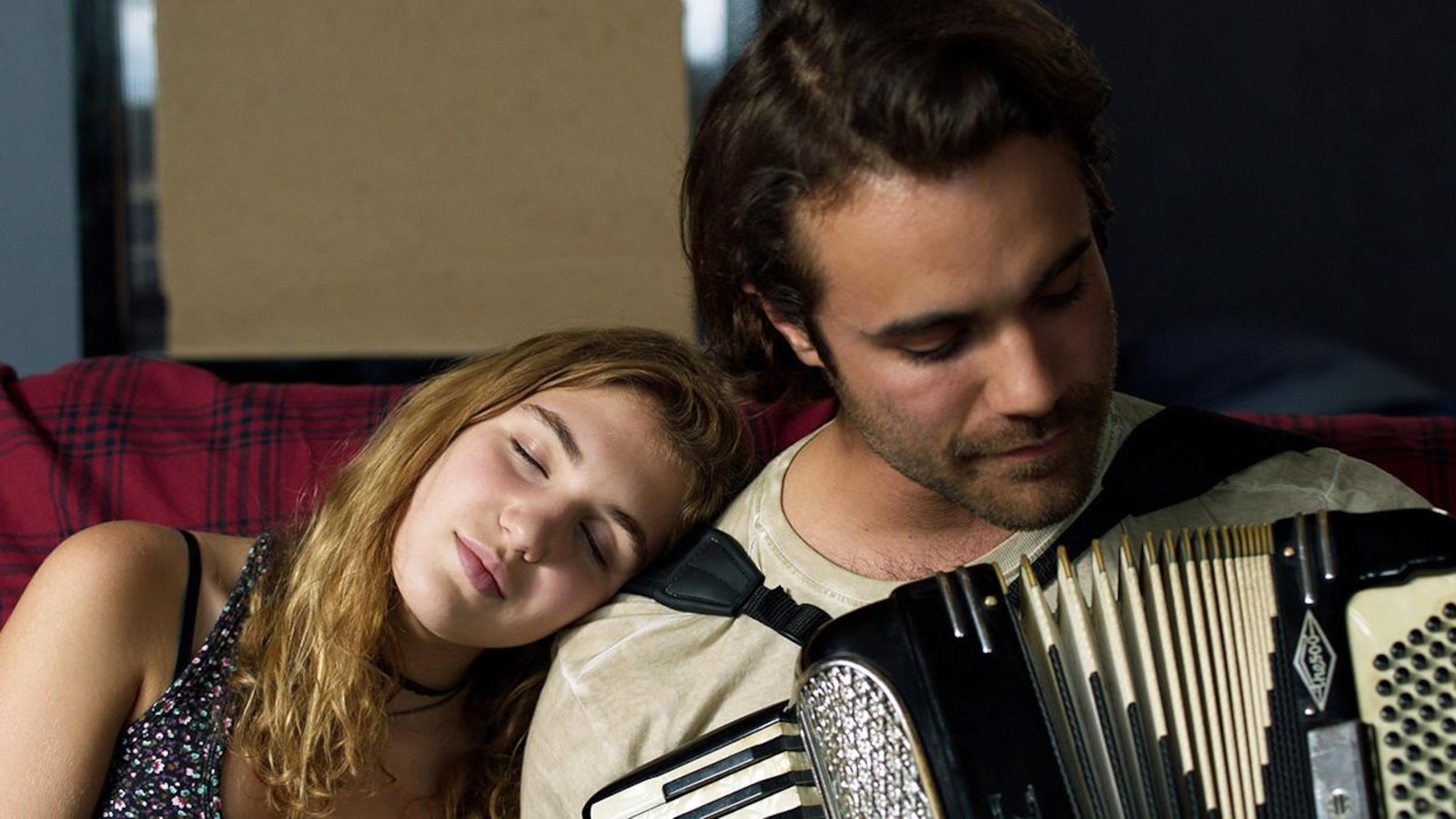Sophie Nélisse et Jean-Simon Leduc dans le film de Léa Pool « Et au pire, on se mariera » Sophie Nélisse et Jean-Simon Leduc dans le film de Léa Pool « Et au pire, on se mariera »