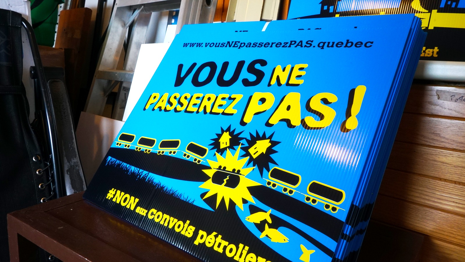 Affiches produites par le le regroupement Vigilance hydrocarbure de la MRC de Lotbinière Affiches produites par le le regroupement Vigilance hydrocarbure de la MRC de Lotbinière