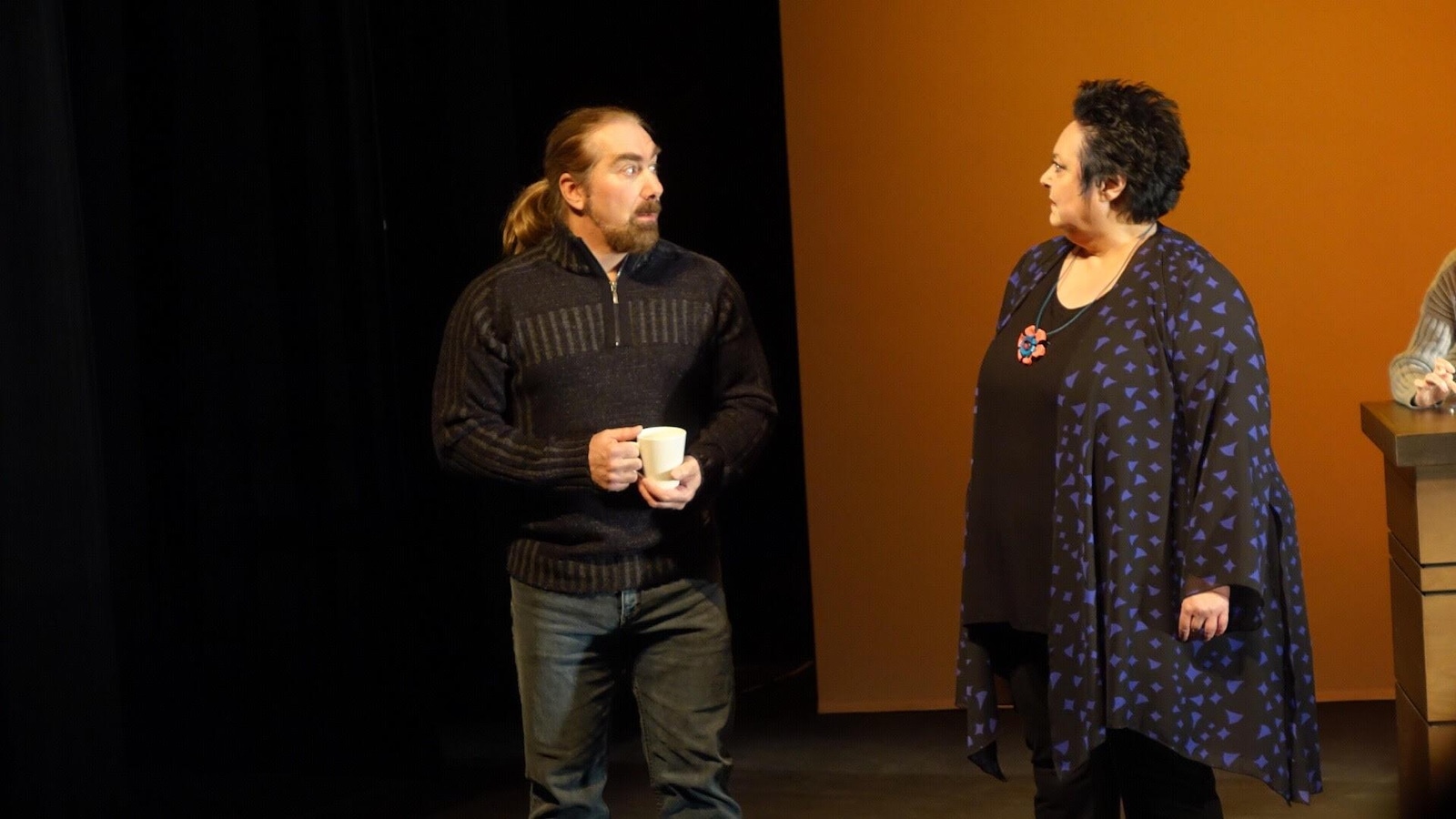 Ghislain Basque et Diane Losier dans les rôles de Fabien et d'Adélie dans la pièce Pourquoi l'Ouest du Théâtre populaire d'Acadie
Ghislain Basque et Diane Losier dans les rôles de Fabien et d'Adélie dans la pièce Pourquoi l'Ouest du Théâtre populaire d'Acadie