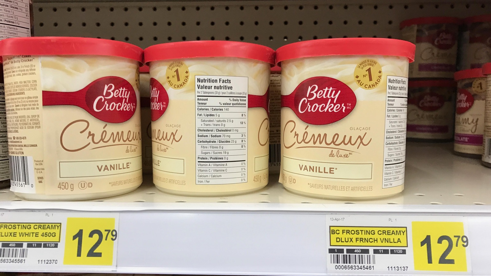 Des contenants de glaçage de 450 g qui coûte près de 13 $ Des contenants de glaçage de 450 g qui coûte près de 13 $