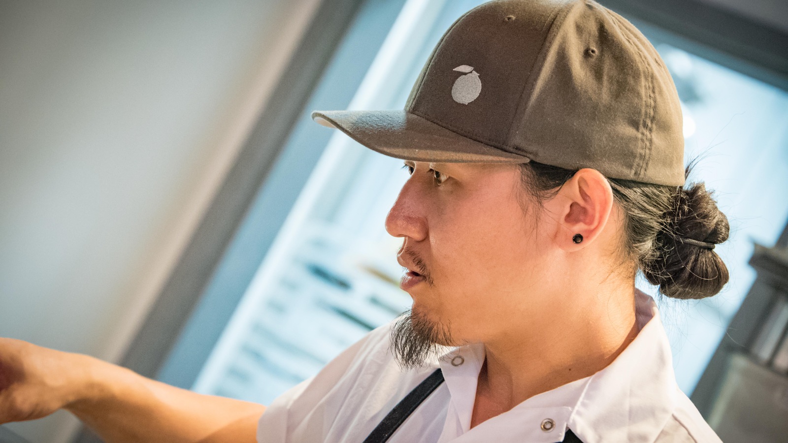 Le portrait d'un homme qui porte une casquette Le portrait d'un homme qui porte une casquette