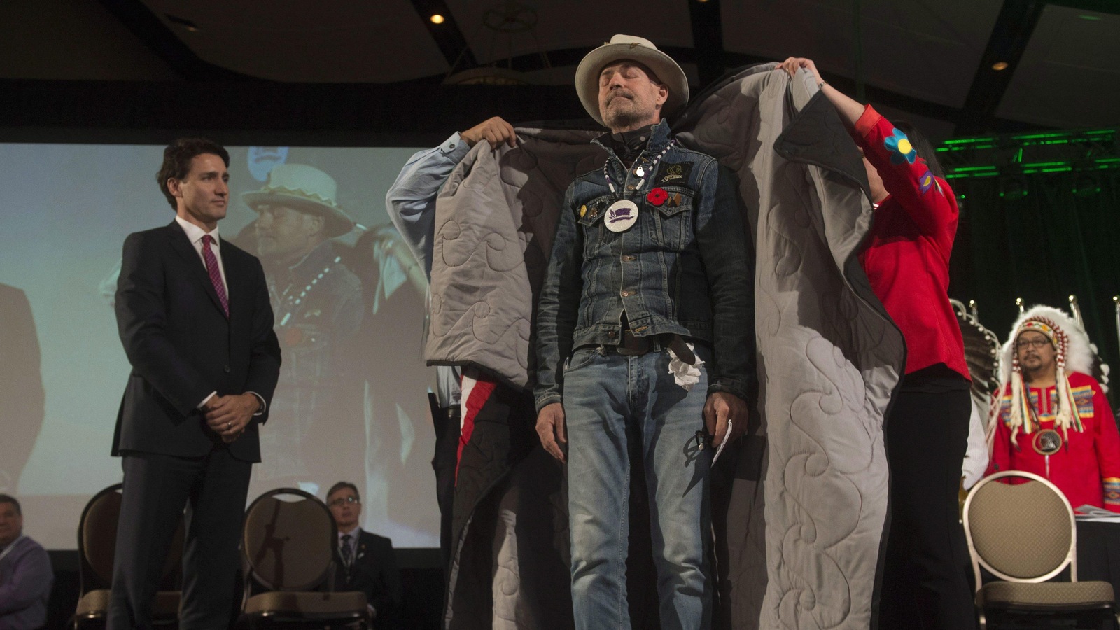 Les chefs autochtones rendent hommage à Gord Downie Les chefs autochtones rendent hommage à Gord Downie