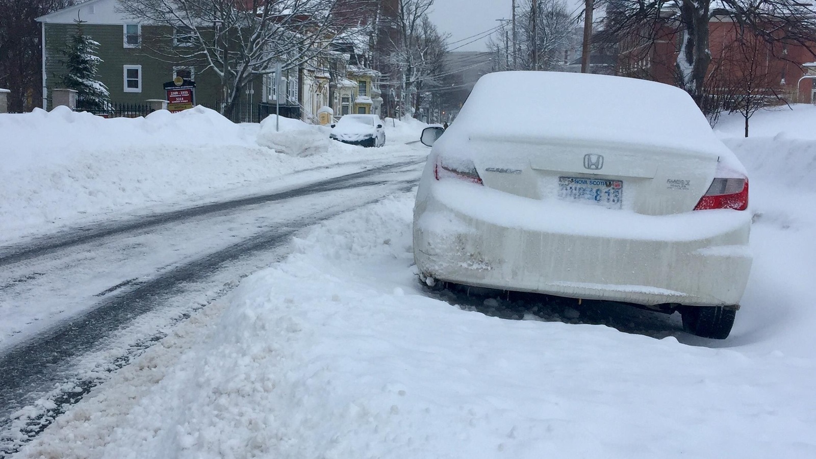Une rue enneigée à Halifax Une rue enneigée à Halifax