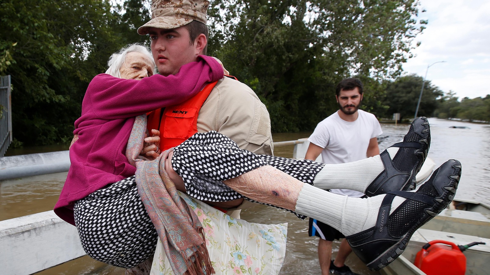 La tempête harvey a forcé l’évacuation de dizaines de milliers de personnes. La tempête harvey a forcé l’évacuation de dizaines de milliers de personnes.