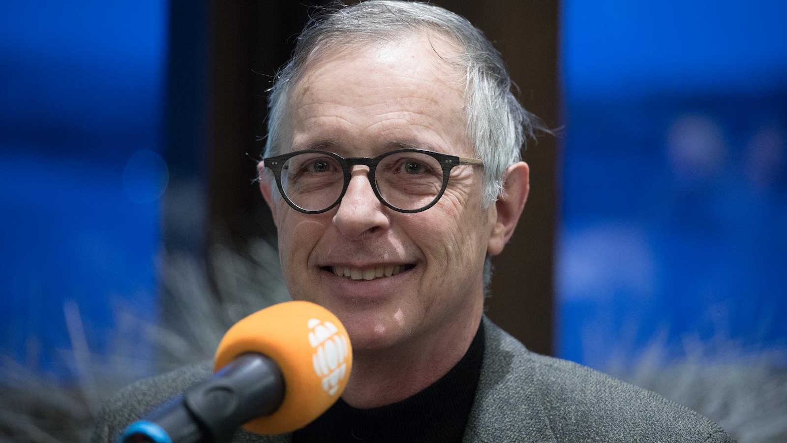 L'historien David Mendel au micro de Radio-Canada L'historien David Mendel au micro de Radio-Canada