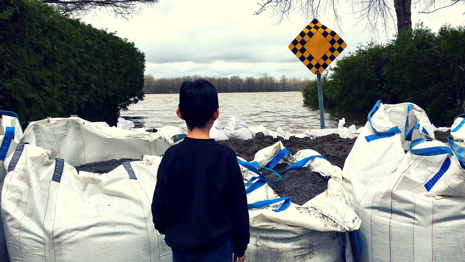 L'arrondissent de Pierrefonds-Roxboro est celui où le plus de résidences ont été évacuées en raison des inondations. L'arrondissent de Pierrefonds-Roxboro est celui où le plus de résidences ont été évacuées en raison des inondations.