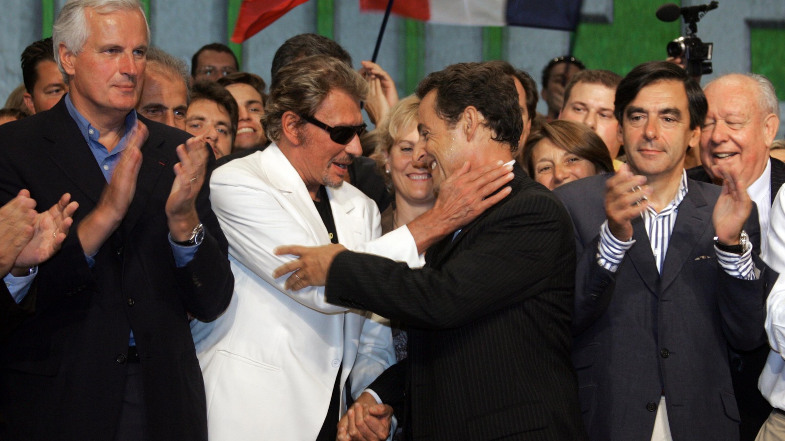 Johnny Hallyday, Nicolas Sarkozy et François Fillon lors du Congrès du congrès de l'UMP en 2006. Johnny Hallyday, Nicolas Sarkozy et François Fillon lors du Congrès du congrès de l'UMP en 2006.