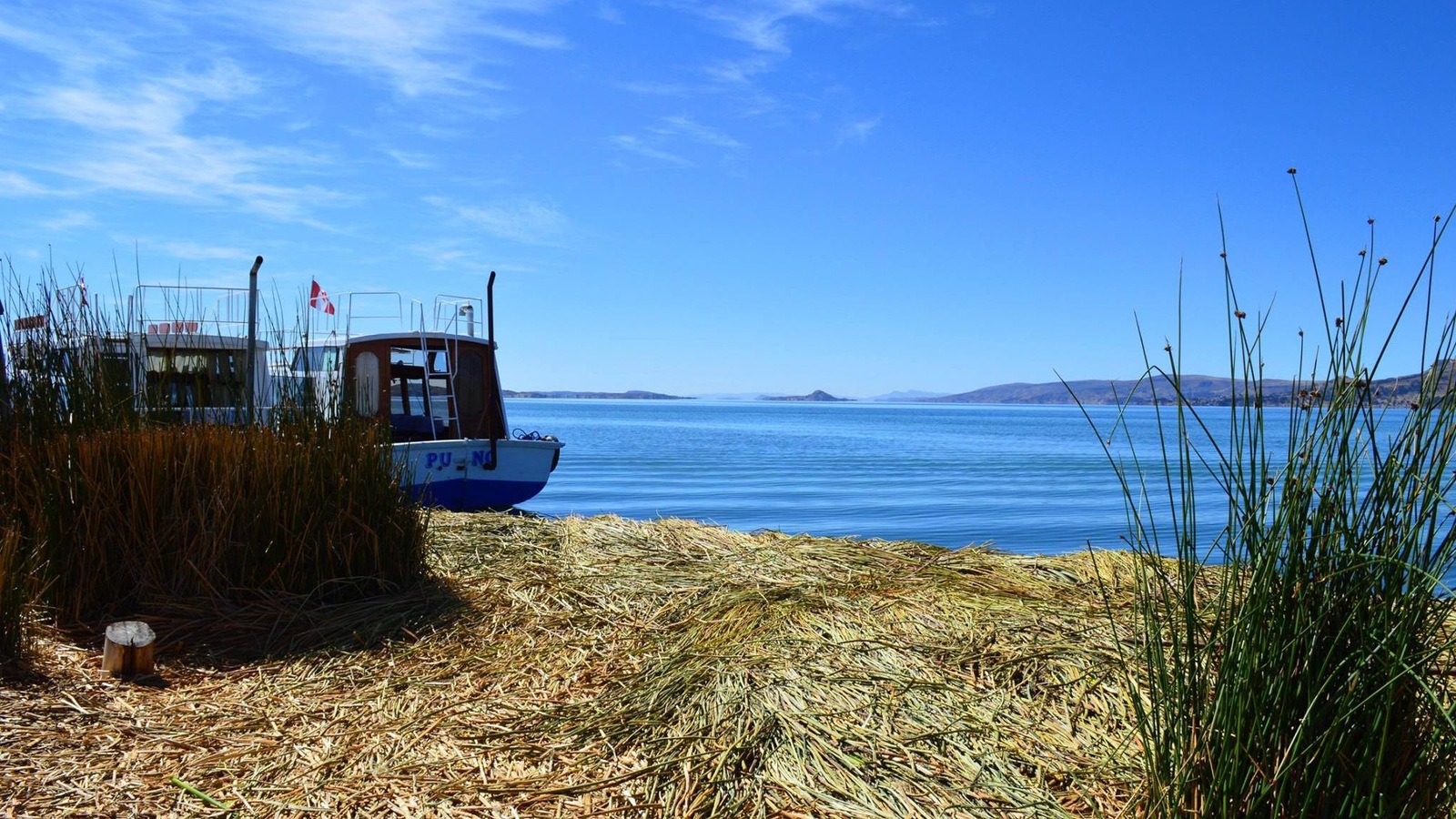 La Isla Uros, aux abords du lac Titicaca, au Pérou. La Isla Uros, aux abords du lac Titicaca, au Pérou.