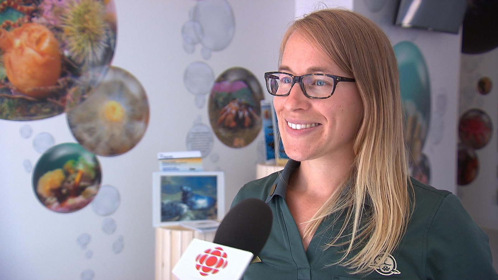 Laurence Pagé est agente aux partenariats et aux communications pour le parc marin du Saguenay-Saint-Laurent. Laurence Pagé est agente aux partenariats et aux communications pour le parc marin du Saguenay-Saint-Laurent.