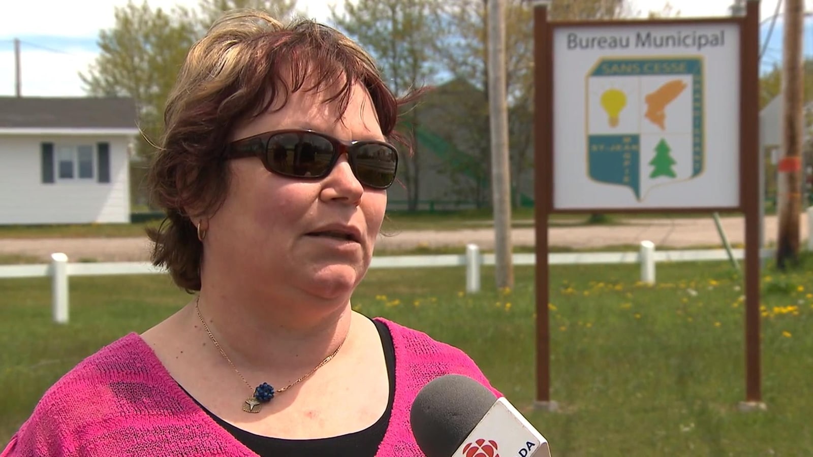La directrice générale de la municipalité de Rivière-Saint-Jean a été congédiée par vote majoritaire du conseil. La directrice générale de la municipalité de Rivière-Saint-Jean a été congédiée par vote majoritaire du conseil.