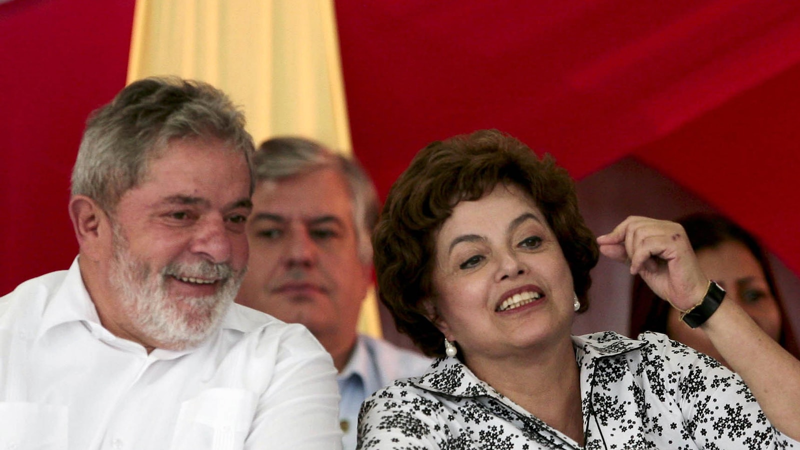 L'ancien président Luiz Inacio Lula da Silva et sa chef d'équipe Dilma Rousseff en 2010. L'ancien président Luiz Inacio Lula da Silva et sa chef d'équipe Dilma Rousseff en 2010.