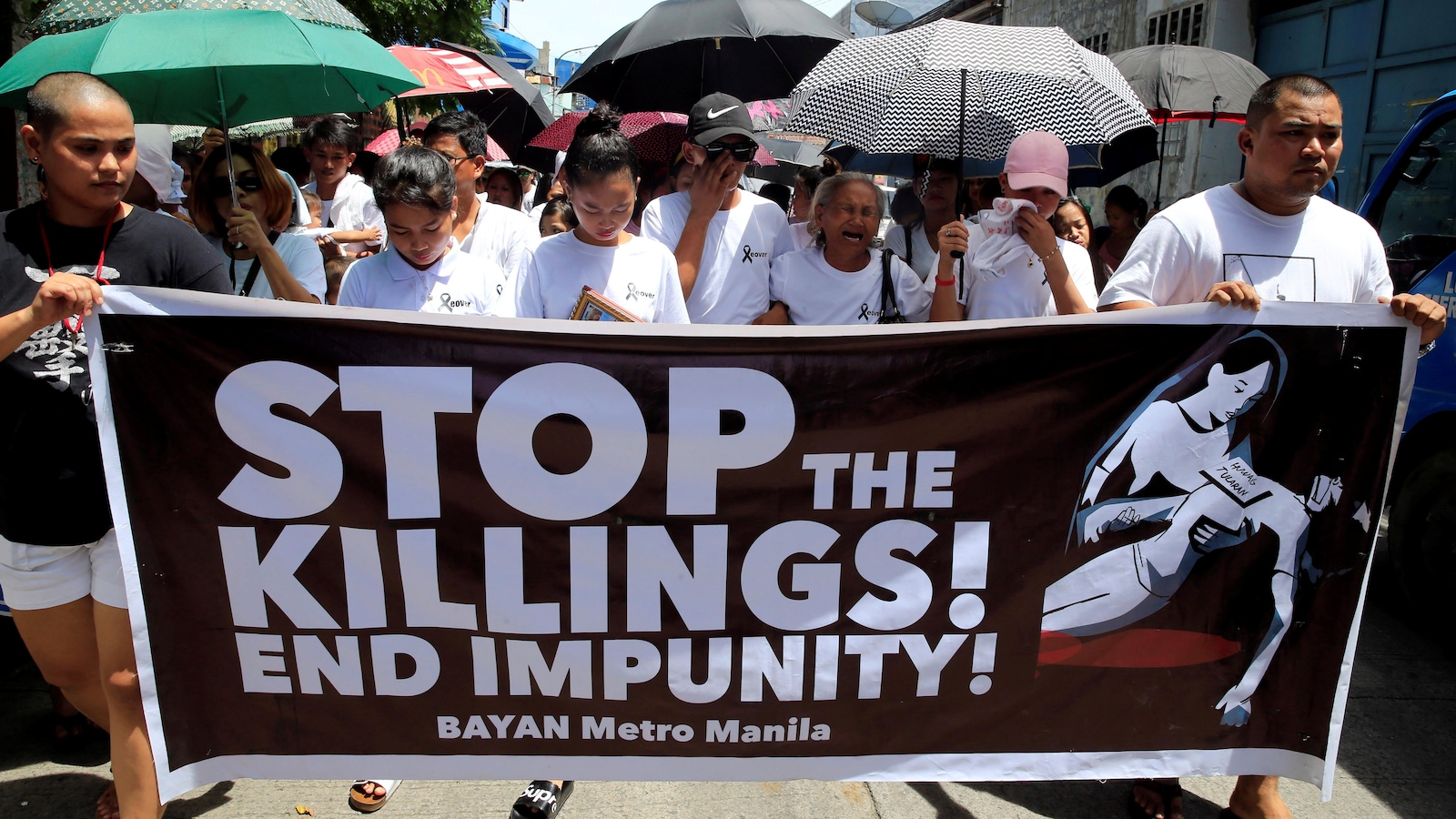 Des citoyens manifestent contre la guerre meurtrière que mène le président Duterte contre la drogue. Des citoyens manifestent contre la guerre meurtrière que mène le président Duterte contre la drogue.