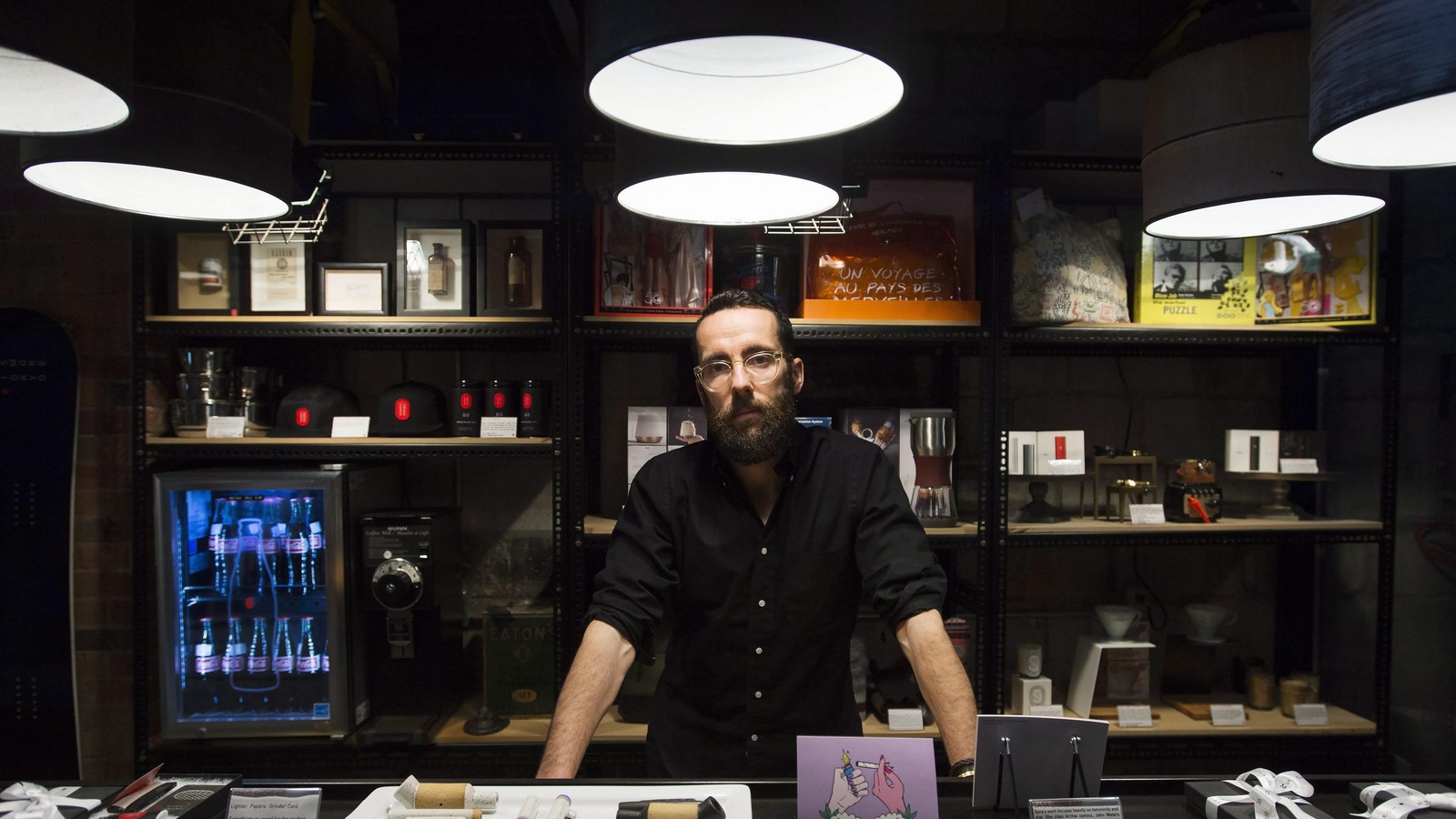 Le président de Tokyo Smoke, Alan Gertner, dans l'une de ses boutiques, Le président de Tokyo Smoke, Alan Gertner, dans l'une de ses boutiques,