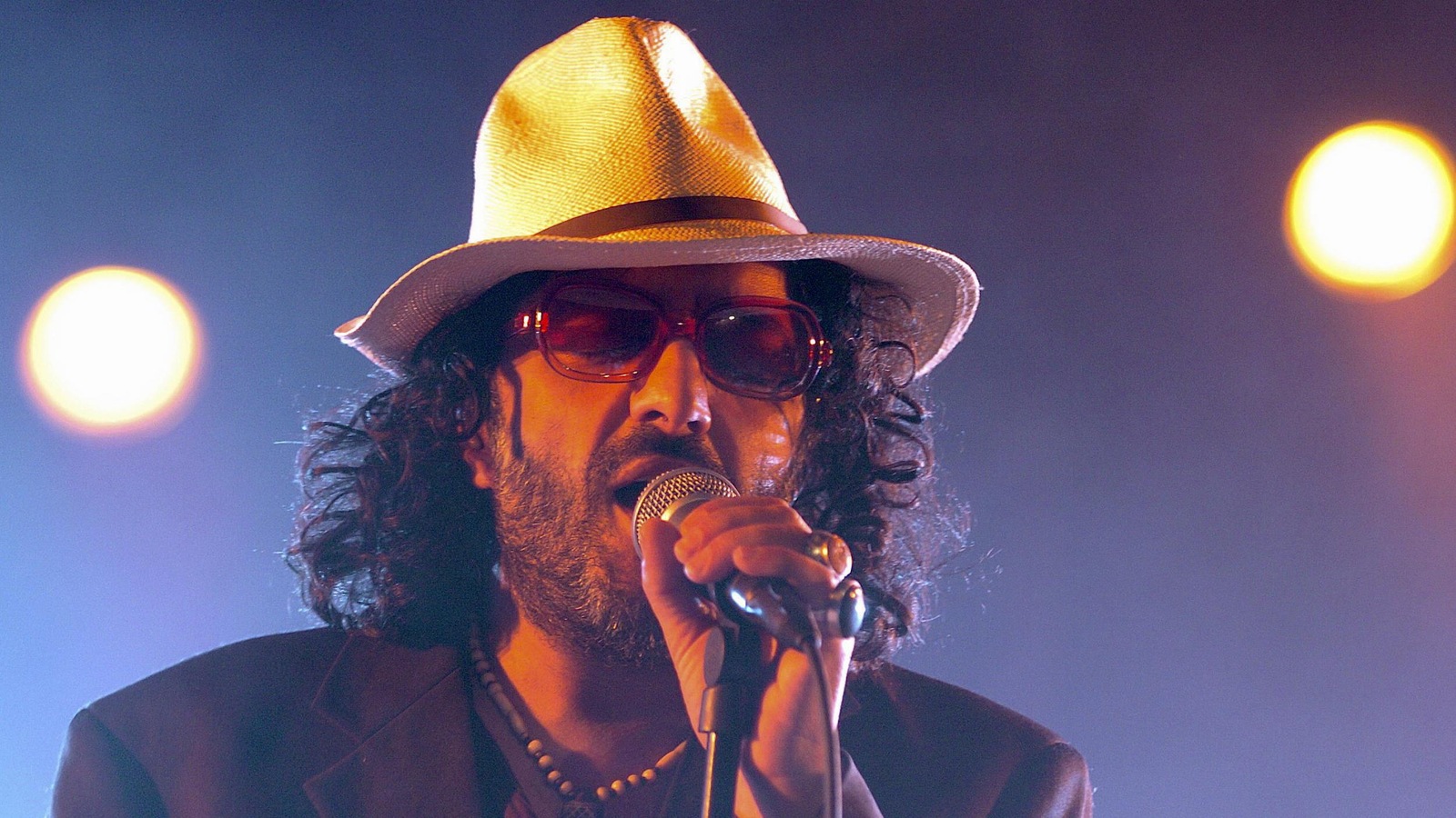 Le chanteur d'origine algérienne Rachid Taha est décédé à l'âge de 59 ans dans la nuit du 11 au 12 septembre 2018. Le chanteur d'origine algérienne Rachid Taha est décédé à l'âge de 59 ans dans la nuit du 11 au 12 septembre 2018.