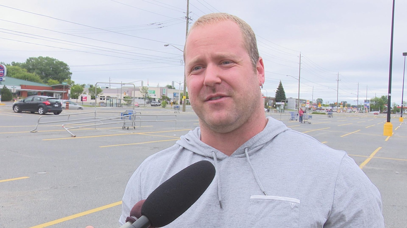 Mika Kropacek aimerait avoir un meilleur service de VIA Rail. Mika Kropacek aimerait avoir un meilleur service de VIA Rail.
