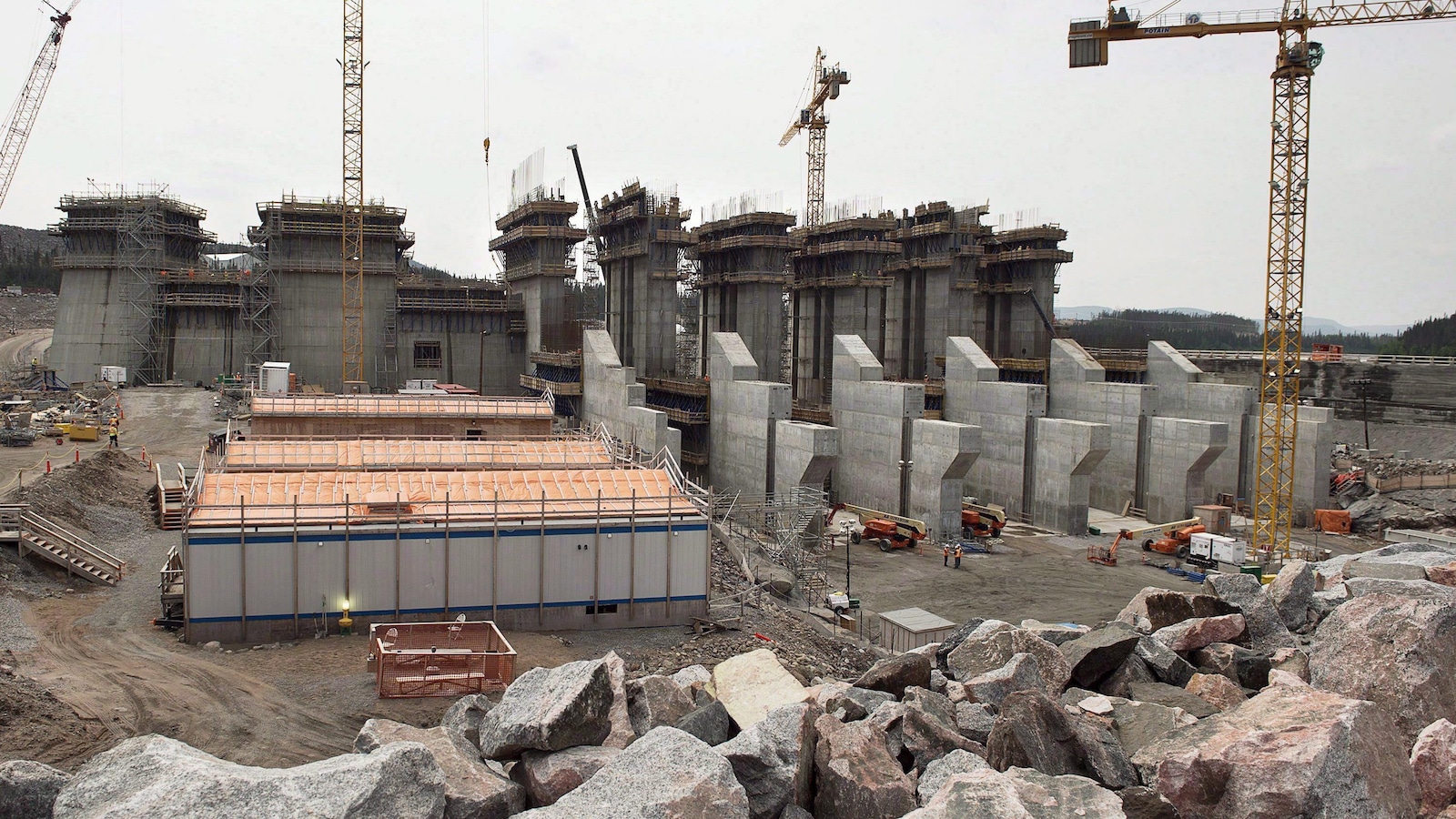 La construction du barrage de Muskrat Falls a coûté beaucoup plus cher que prévu. La construction du barrage de Muskrat Falls a coûté beaucoup plus cher que prévu.