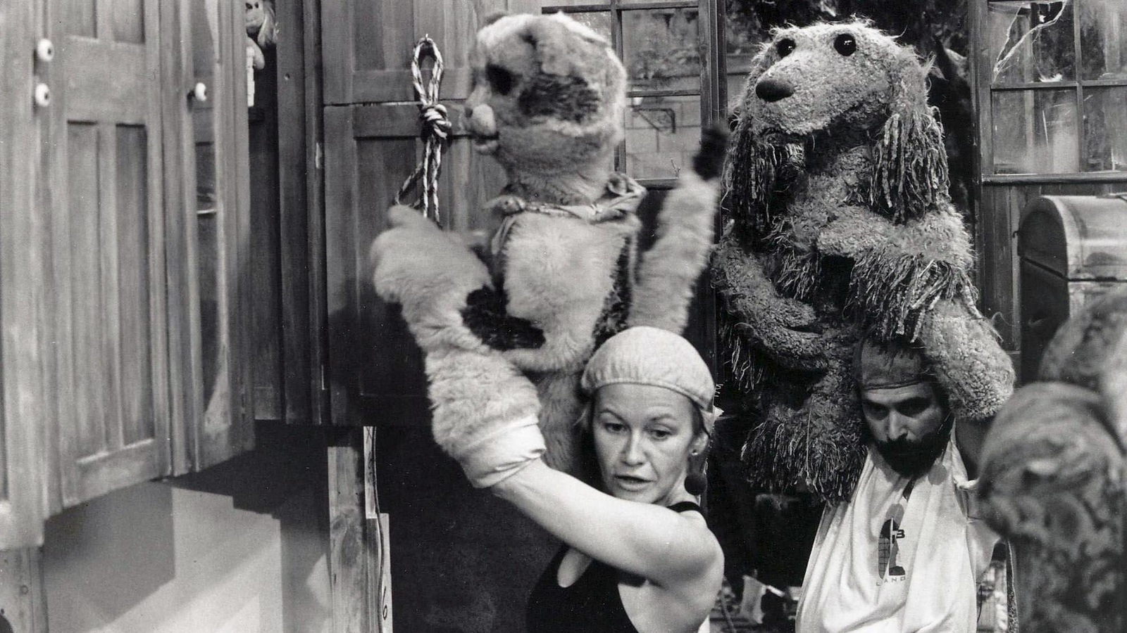 Les marionnettistes Johanne Rodrigue et Michel P. Ranger sur le plateau de l'émission « Pacha et les chats » Les marionnettistes Johanne Rodrigue et Michel P. Ranger sur le plateau de l'émission « Pacha et les chats »