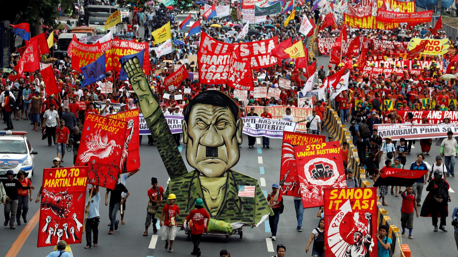 Des milliers de manifestants philippins Des milliers de manifestants philippins