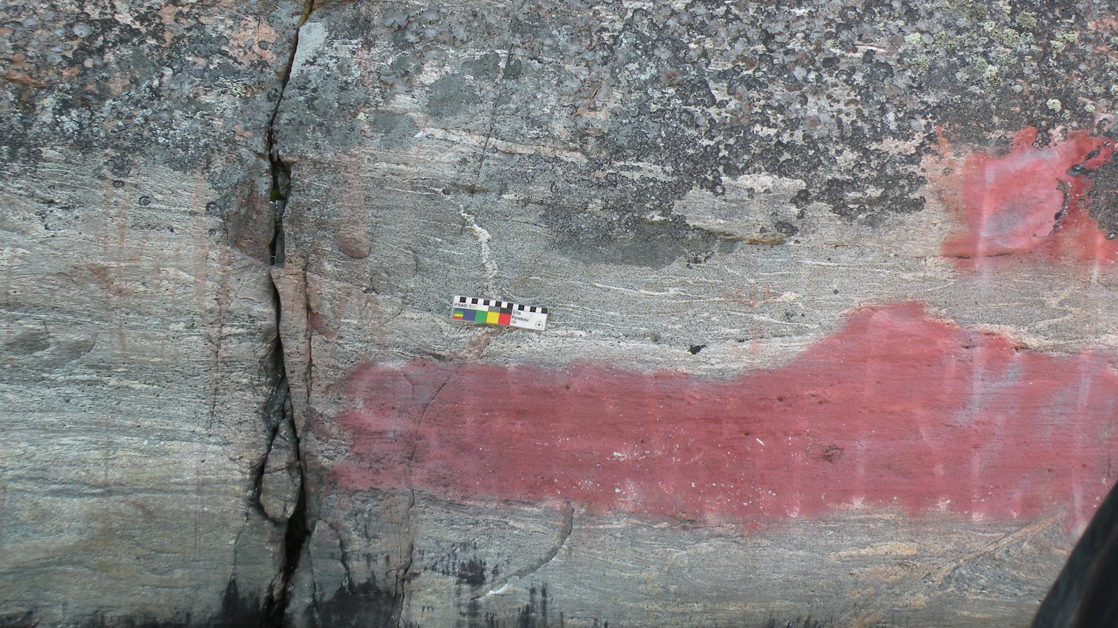 De la peinture sur une roche De la peinture sur une roche