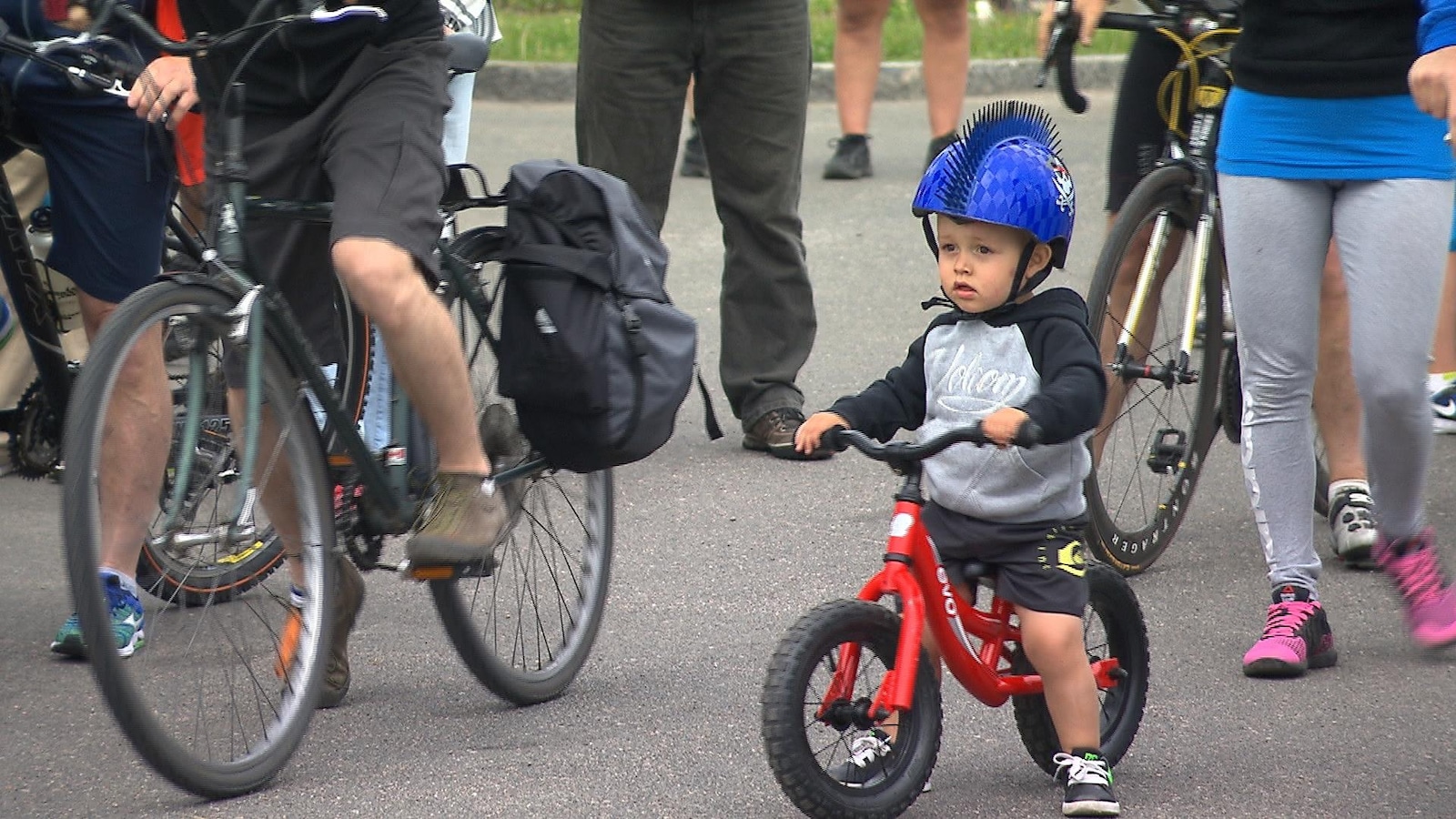 Un jeune cycliste à Sept-Îles Un jeune cycliste à Sept-Îles