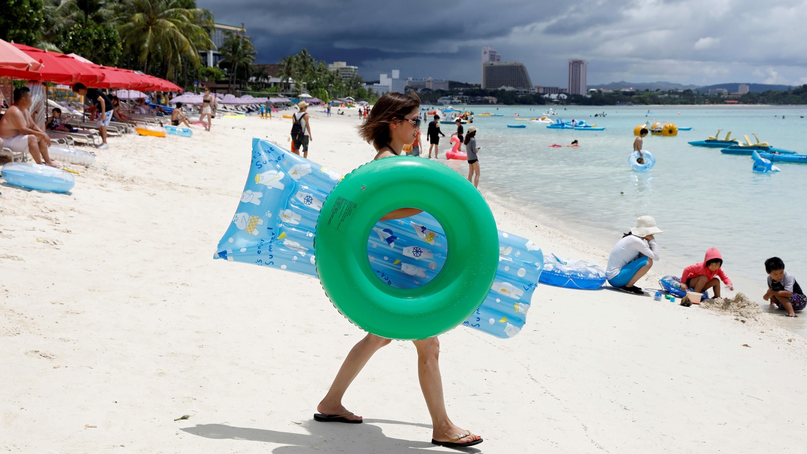 Des touristes sur une plage
Des touristes sur une plage