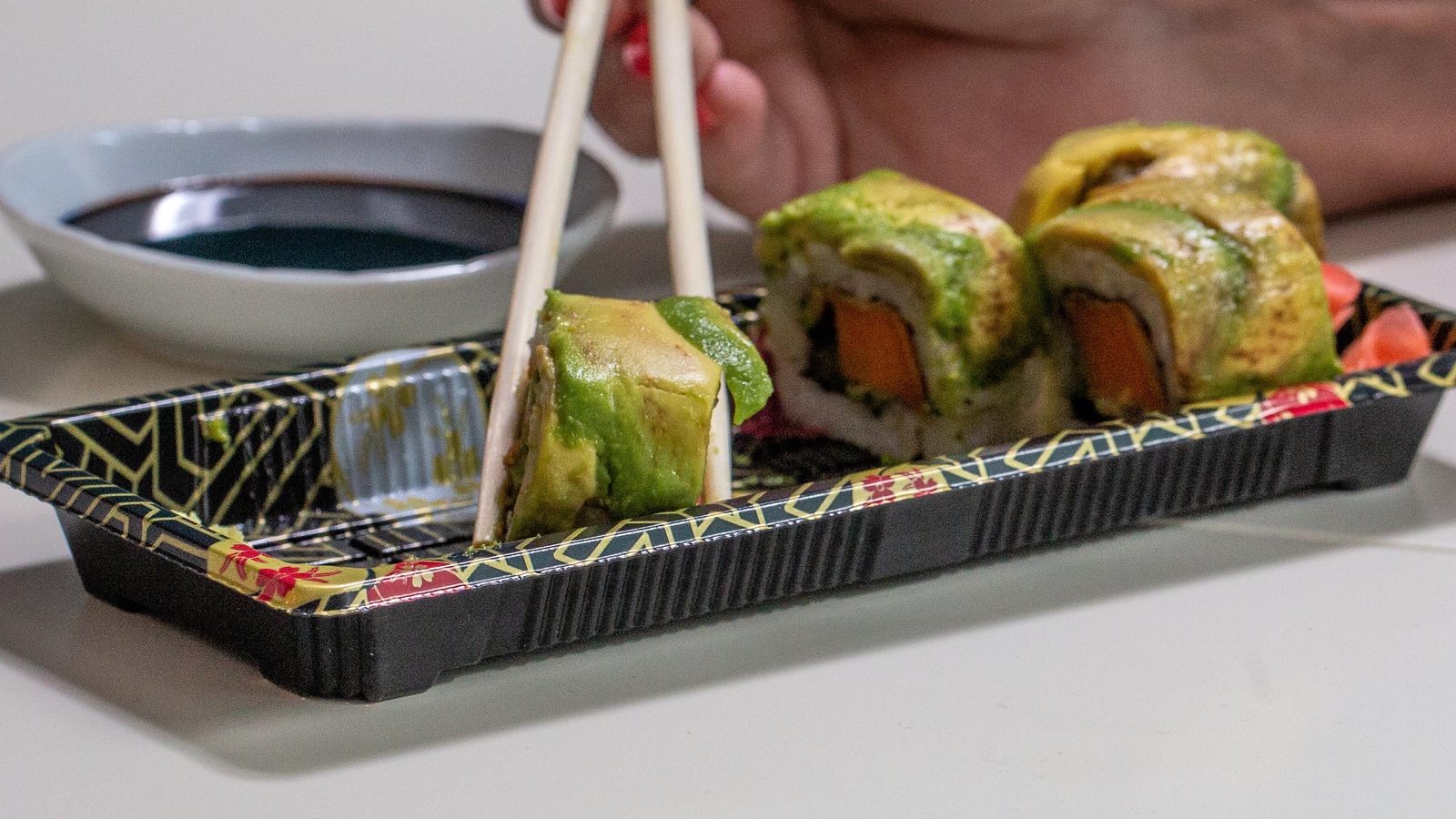 Une barquette de sushis. Une barquette de sushis.