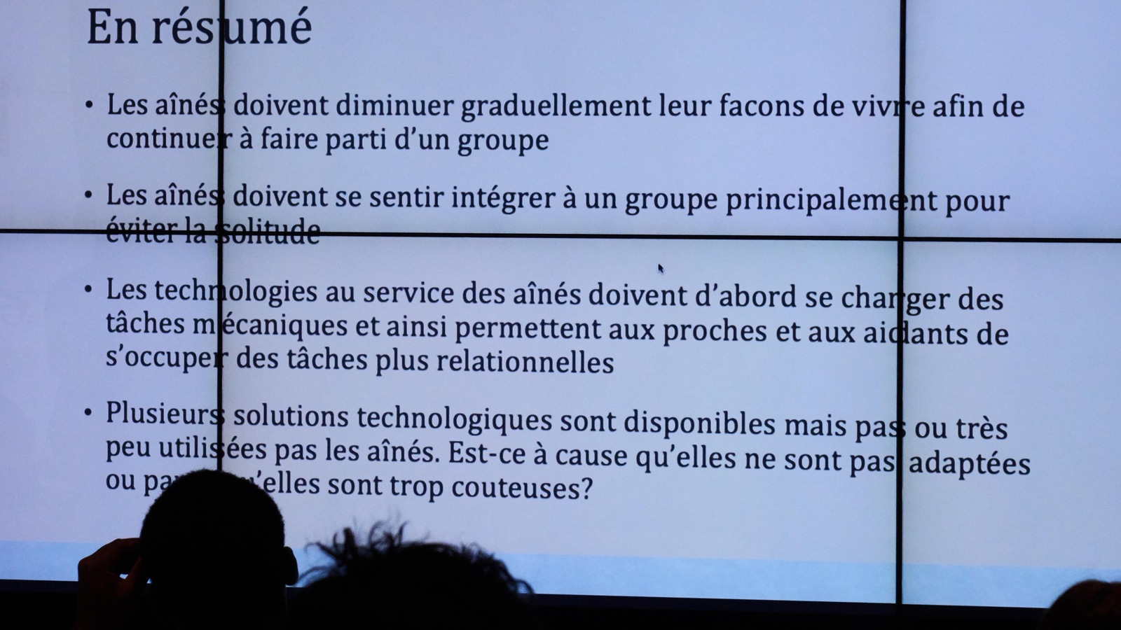 Une présentation à l'écran sur le maintien des aînés à domicile Une présentation à l'écran sur le maintien des aînés à domicile