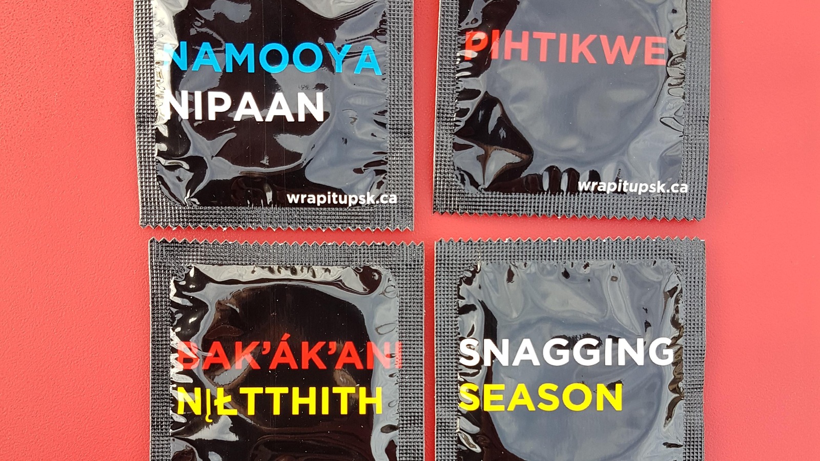 L'organisme AIDS Saskatoon utilise des messages humoristiques en langues autochtones sur les préservatifs pour sa nouvelle campagne sur la santé sexuelle L'organisme AIDS Saskatoon utilise des messages humoristiques en langues autochtones sur les préservatifs pour sa nouvelle campagne sur la santé sexuelle