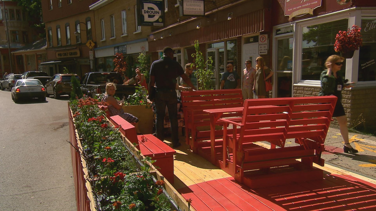 Une 24e place éphémère à Québec a été inaugurée rue Saint-Vallier Une 24e place éphémère à Québec a été inaugurée rue Saint-Vallier