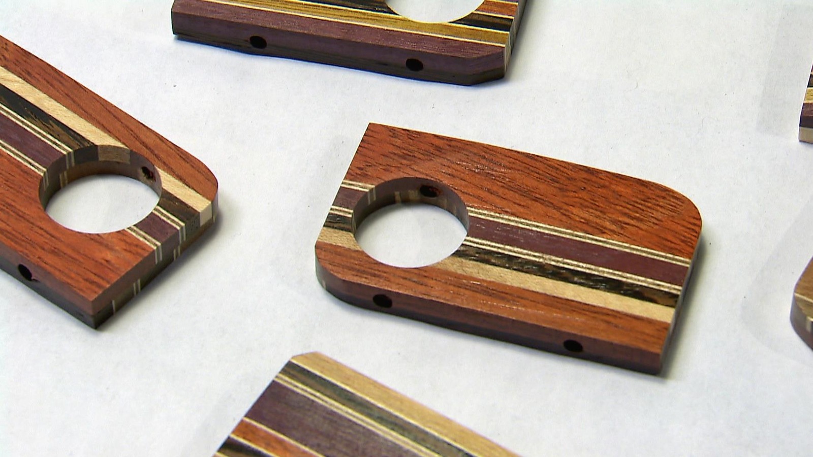 Des bijoux en bois de l'artisane Isabelle Ferland Des bijoux en bois de l'artisane Isabelle Ferland