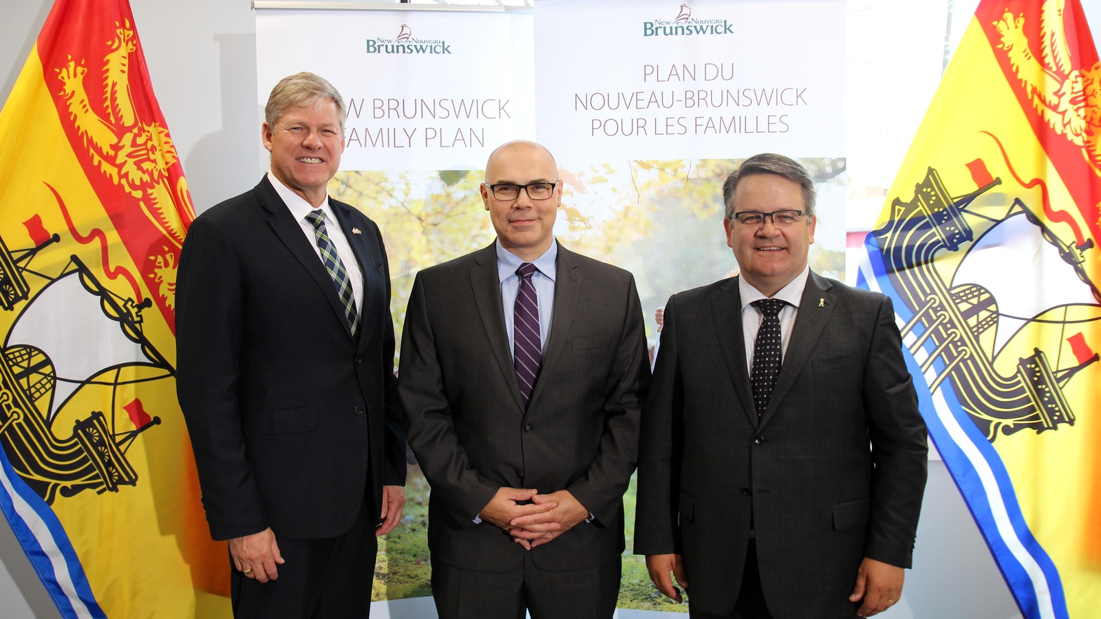 Dans l’ordre habituel : le vice-premier ministre, Stephen Horsman; le chef de la direction de la Société médicale du Nouveau-Brunswick, Anthony Knight; et le ministre de la Santé, Victor Boudreau. Dans l’ordre habituel : le vice-premier ministre, Stephen Horsman; le chef de la direction de la Société médicale du Nouveau-Brunswick, Anthony Knight; et le ministre de la Santé, Victor Boudreau.