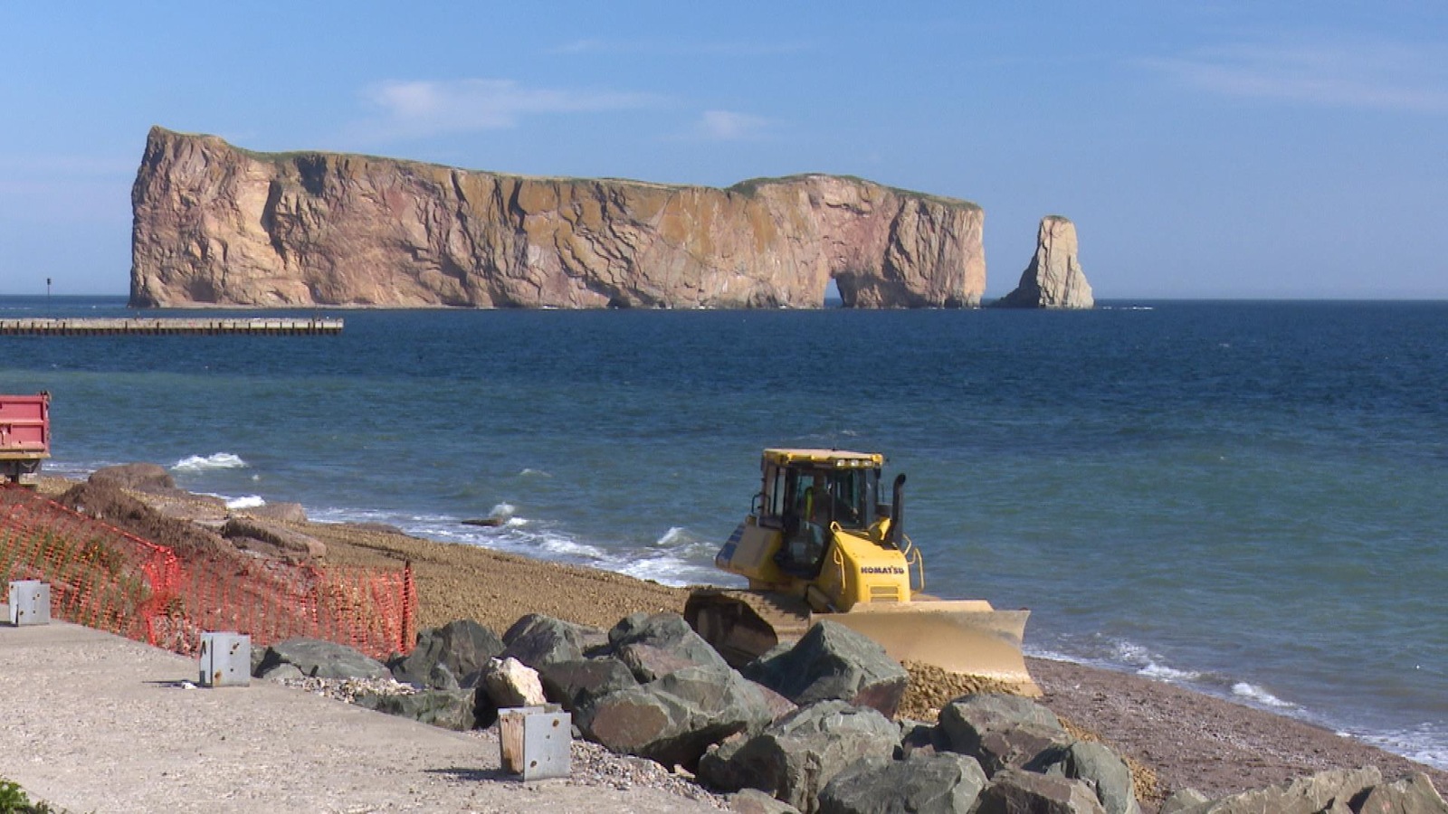 La recharge de la plage va bon train à Percé La recharge de la plage va bon train à Percé
