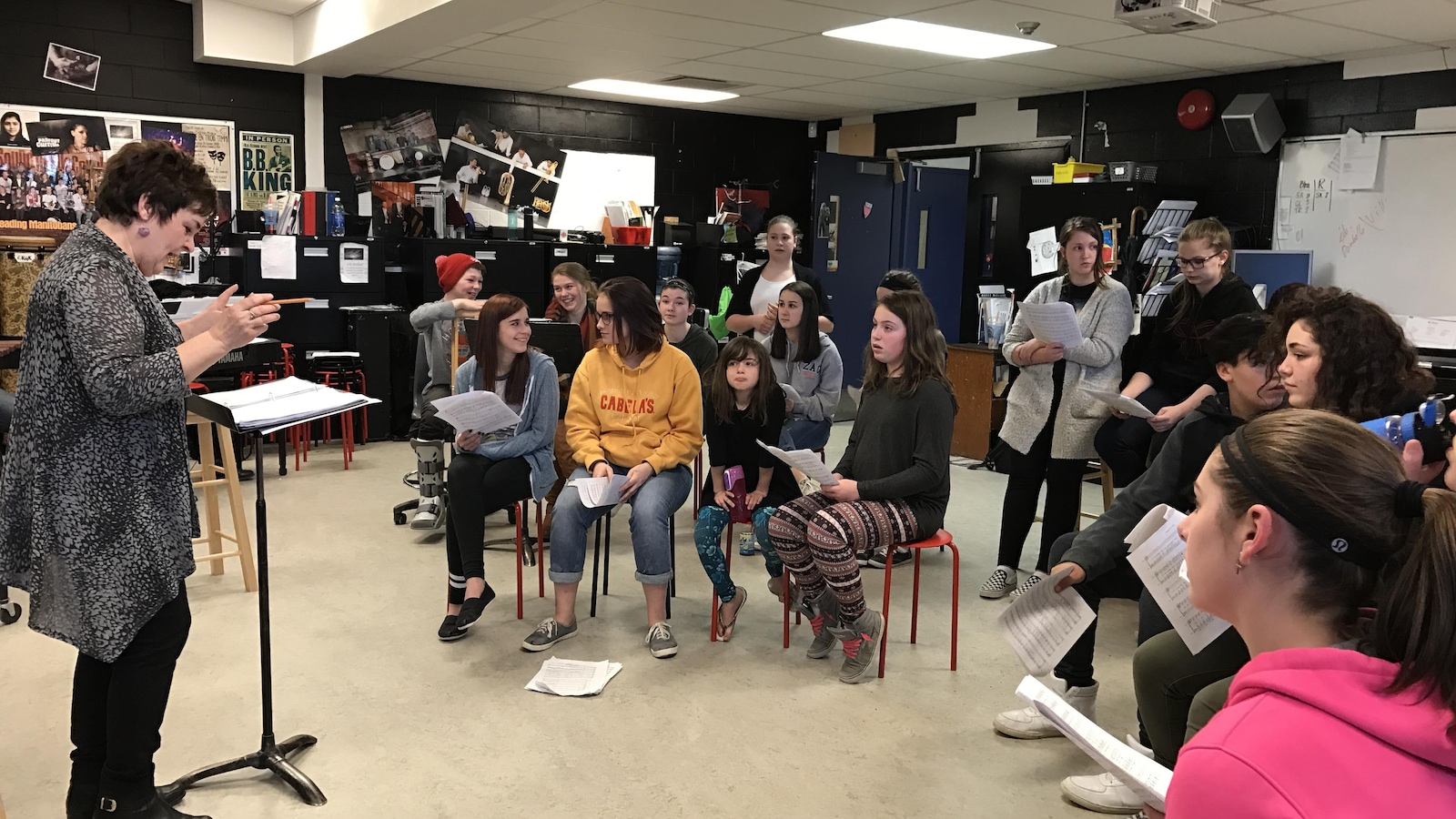 Les jeunes de la chorale RINNOVO en répétition Les jeunes de la chorale RINNOVO en répétition