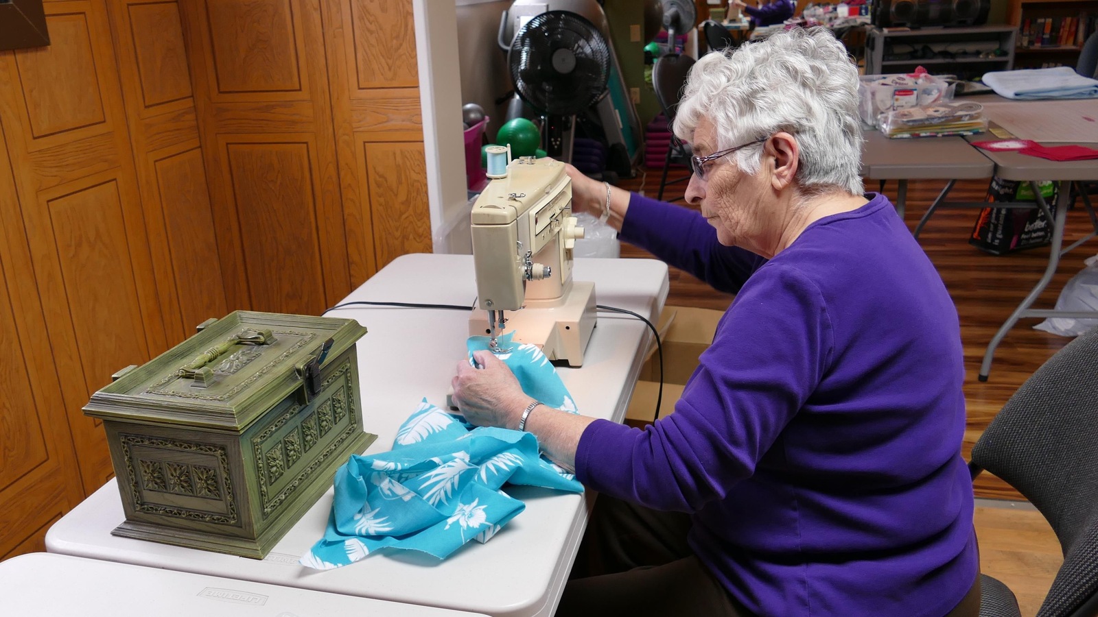 Stella Beaudette est originaire de Saint-Jean-Baptiste. « C’est encourageant d’avoir la chance de travailler avec un groupe plutôt que seule », dit-elle. Stella Beaudette est originaire de Saint-Jean-Baptiste. « C’est encourageant d’avoir la chance de travailler avec un groupe plutôt que seule », dit-elle.