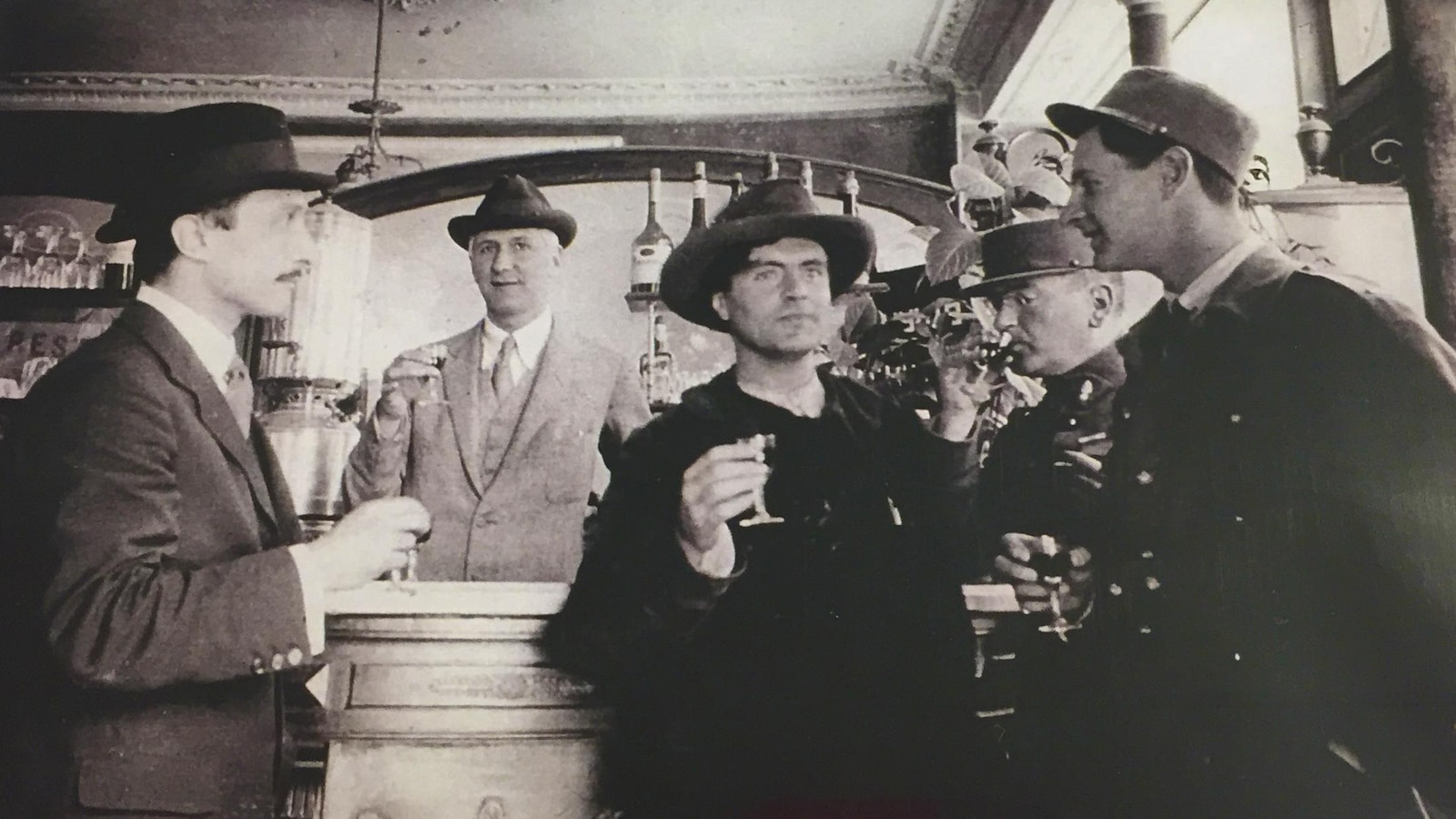 Oscar Stettiner, Amedeo Modigliani et Jacques Menier en 1917 Oscar Stettiner, Amedeo Modigliani et Jacques Menier en 1917