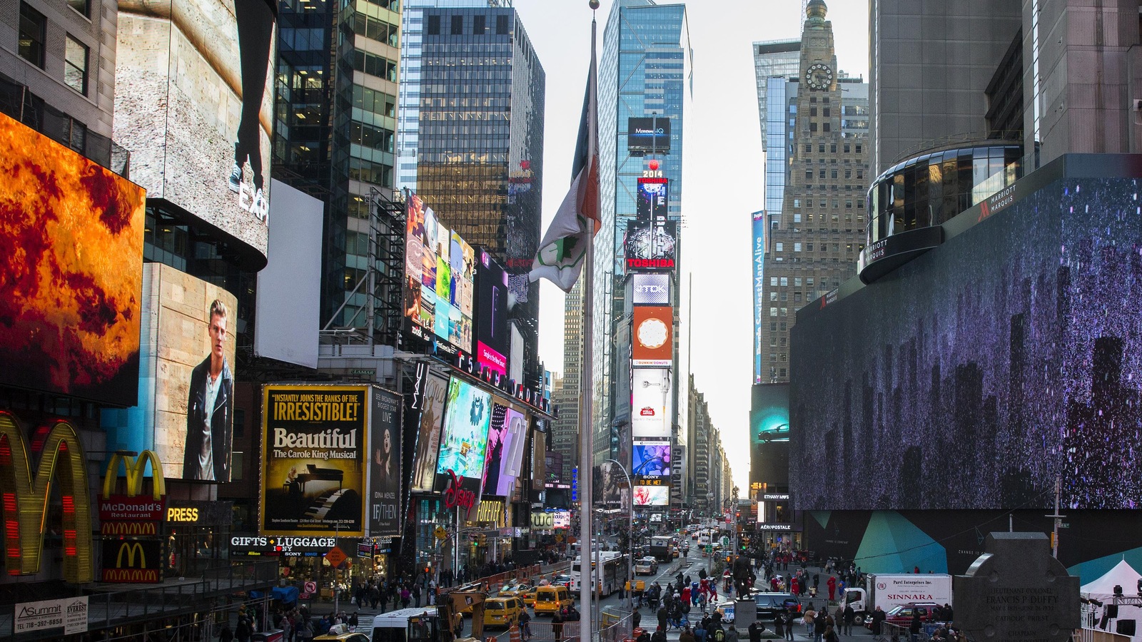 Times Square fait souvent partie des endroits que les visiteurs qui vont à New York tiennent à voir. Times Square fait souvent partie des endroits que les visiteurs qui vont à New York tiennent à voir.