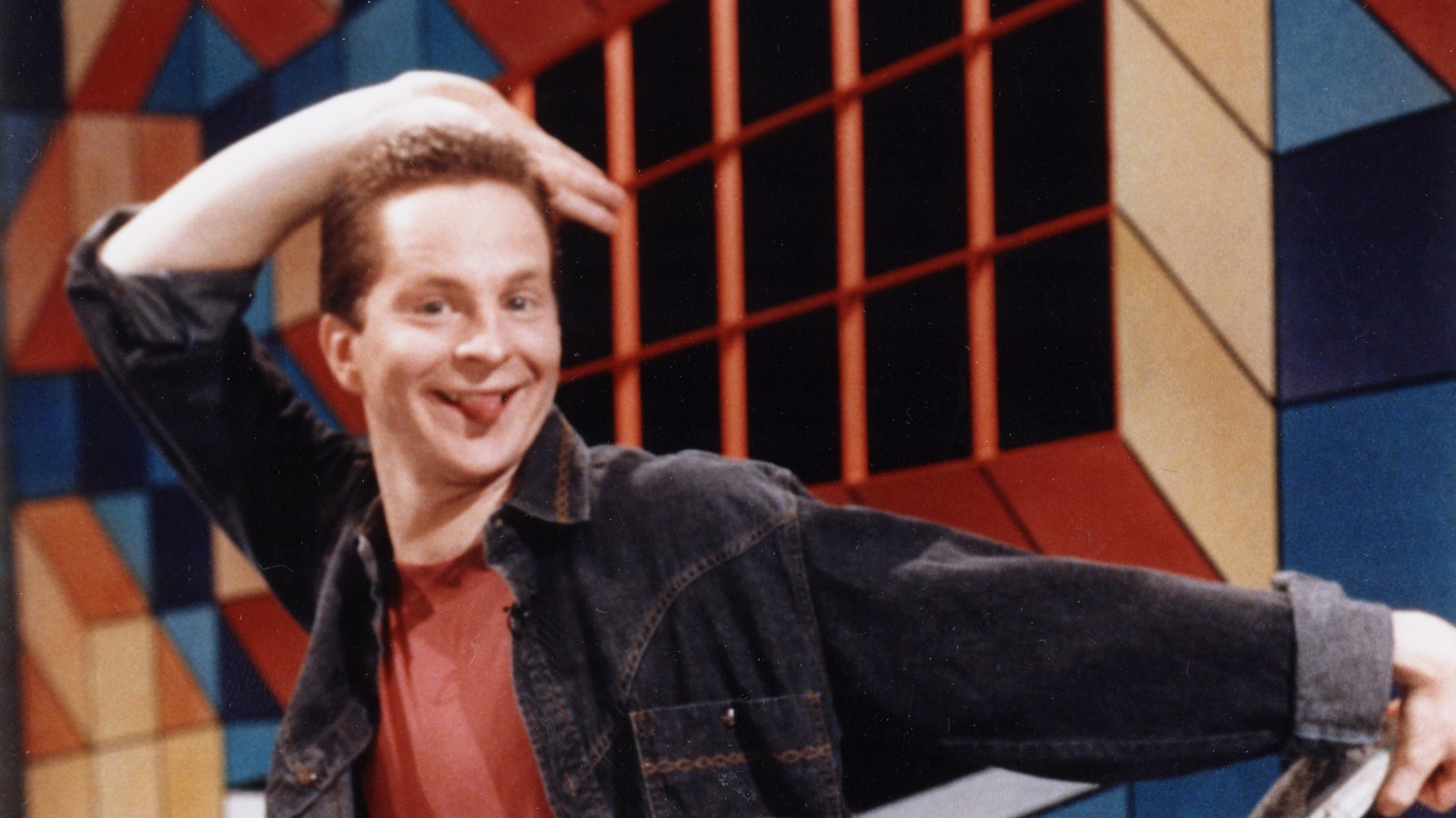 André Robitaille fait une acrobatie et une grimace. André Robitaille fait une acrobatie et une grimace.